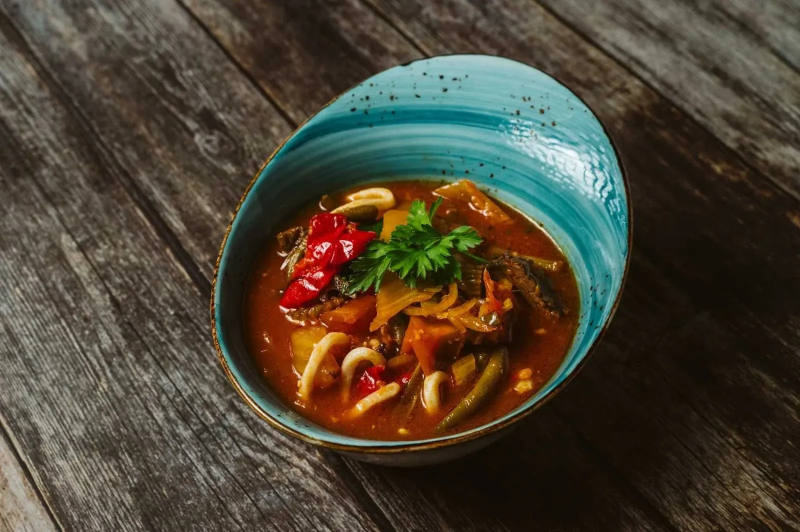 Lagman w bulionie warzywno-wołowym